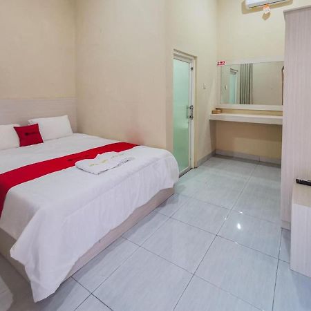 Reddoorz Near Pantai Pancer Door Pacitan Exterior foto