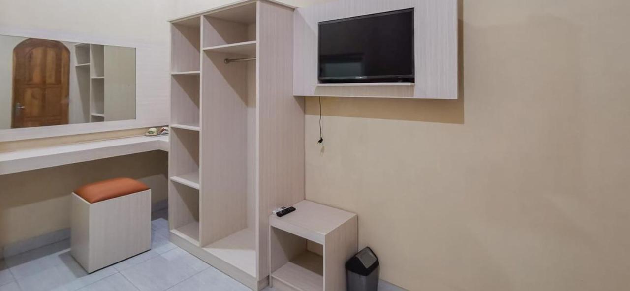 Reddoorz Near Pantai Pancer Door Pacitan Exterior foto