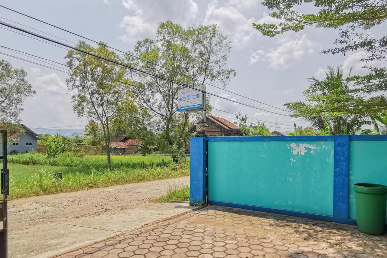 Reddoorz Near Pantai Pancer Door Pacitan Exterior foto