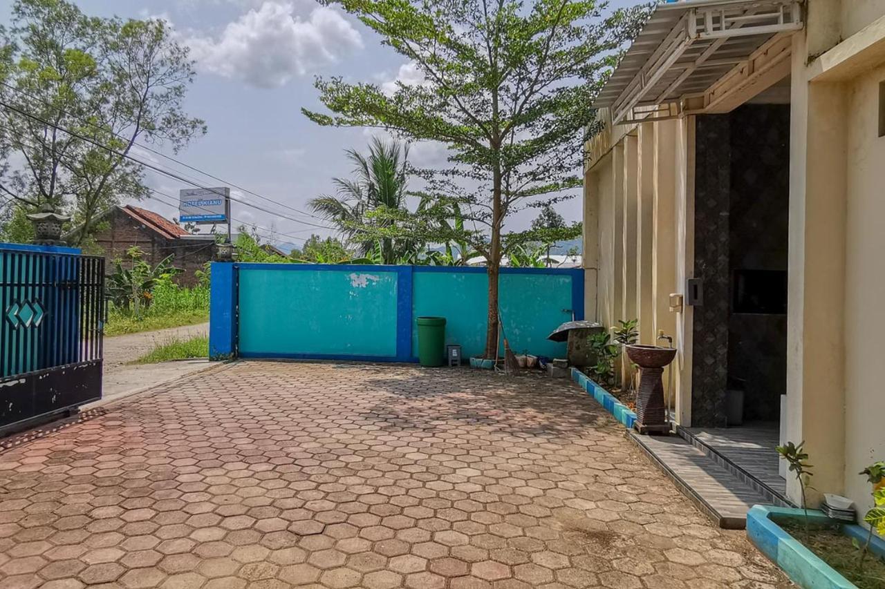 Reddoorz Near Pantai Pancer Door Pacitan Exterior foto
