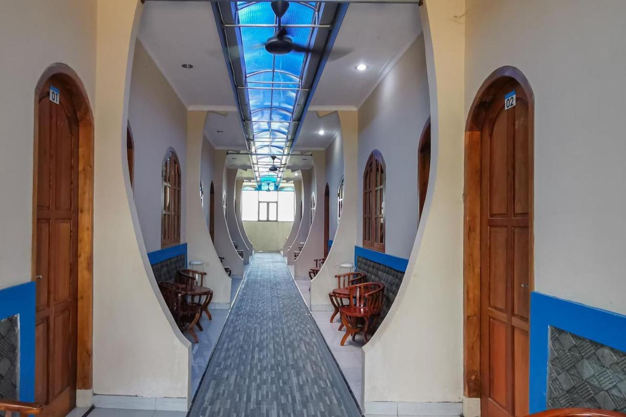 Reddoorz Near Pantai Pancer Door Pacitan Exterior foto