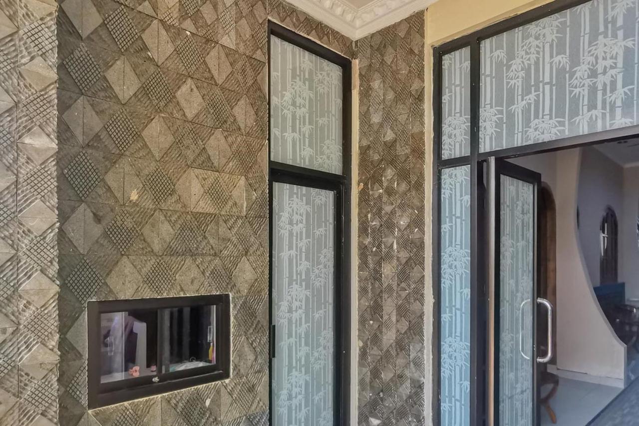 Reddoorz Near Pantai Pancer Door Pacitan Exterior foto